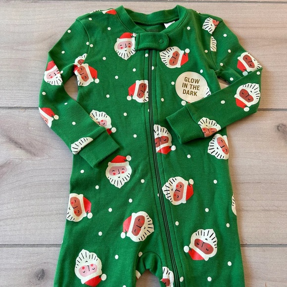 🎄🎅🏼 Christmas pajamas onesie Zippie glow in the dark🎅🏼🎄18/24 VHTF - NWT - Picture 5 of 7
